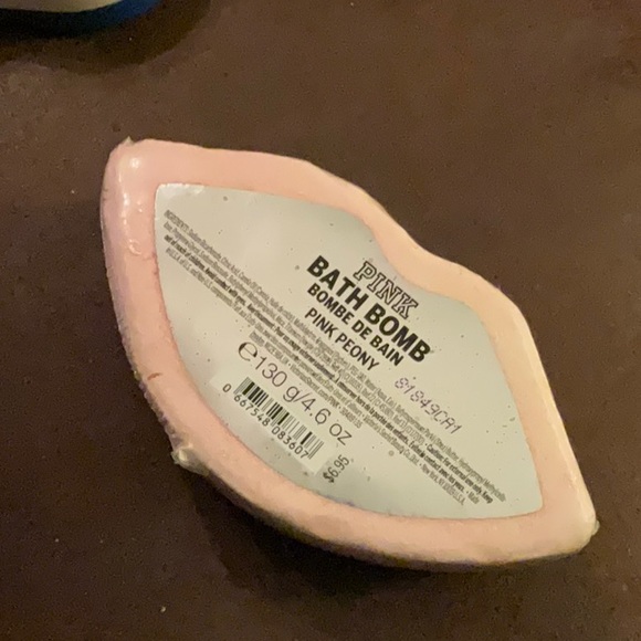 Victoria’s Secret PINK Lips Bath Bomb PINK PEONY Sealed - Picture 2 of 2